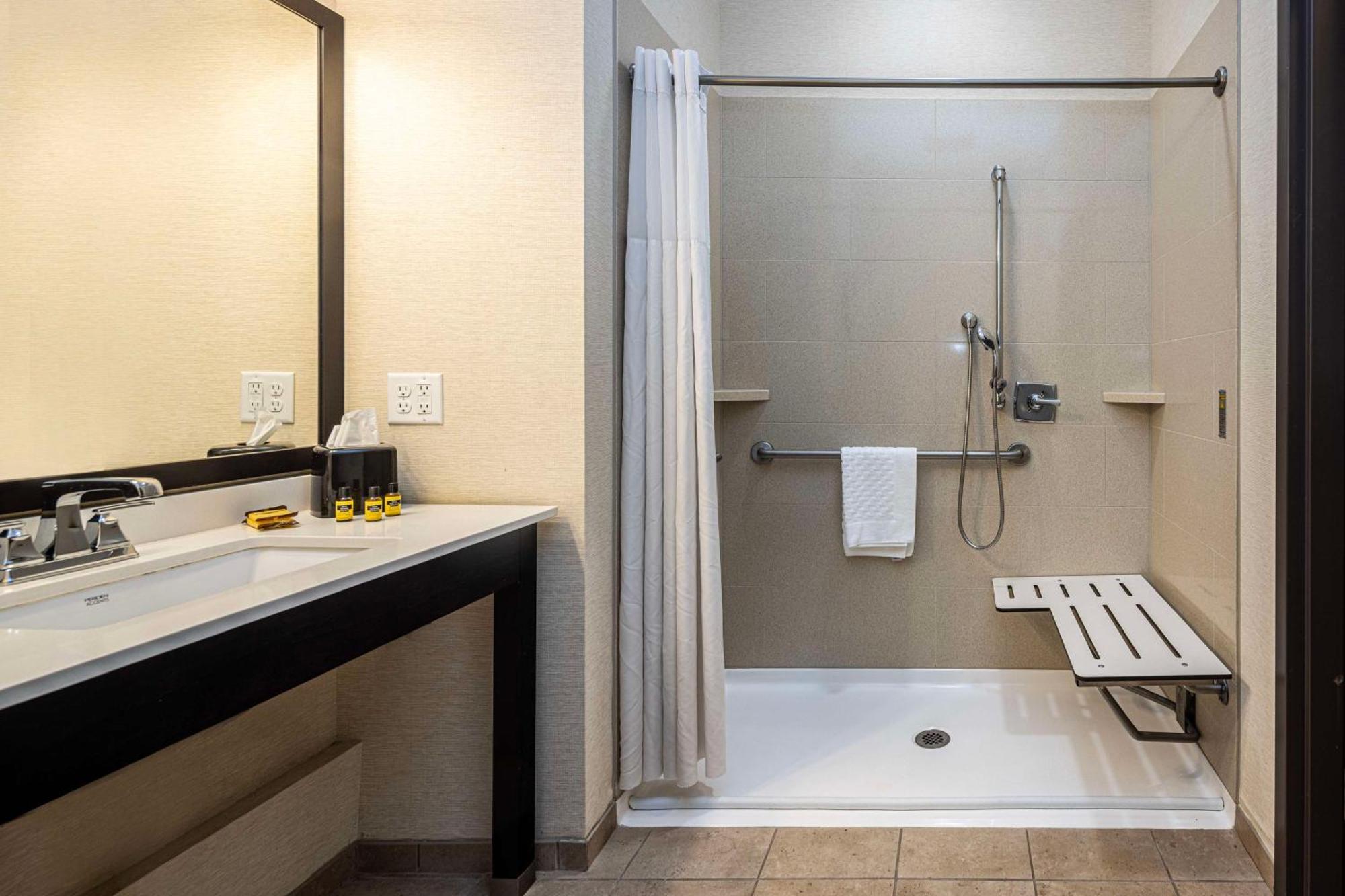 Best Western Plus Franciscan Square Inn & Suites Steubenville מראה חיצוני תמונה