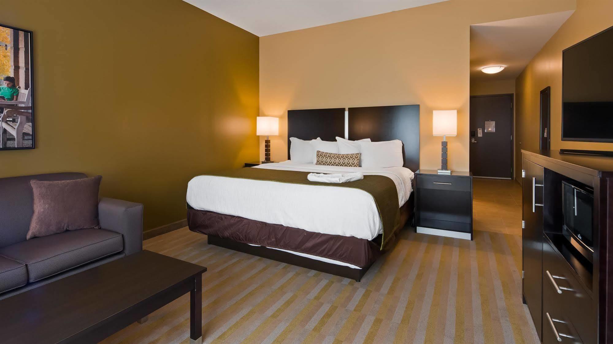 Best Western Plus Franciscan Square Inn & Suites Steubenville מראה חיצוני תמונה